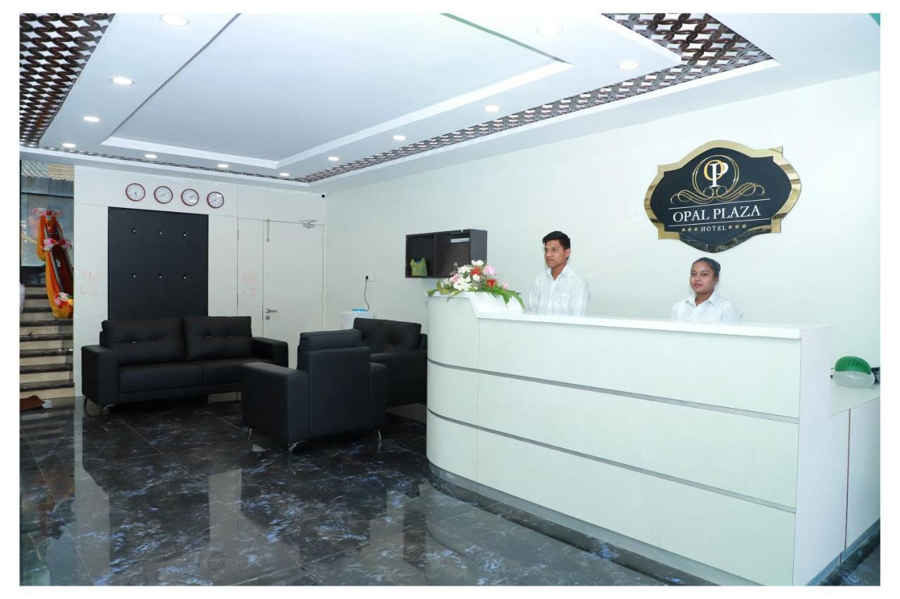 Hotel Opal Plaza Executive Waluj Buzurg エクステリア 写真