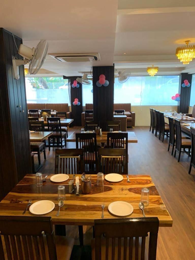 Hotel Opal Plaza Executive Waluj Buzurg エクステリア 写真