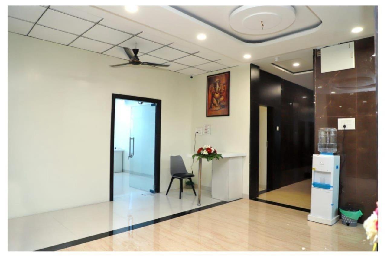 Hotel Opal Plaza Executive Waluj Buzurg エクステリア 写真