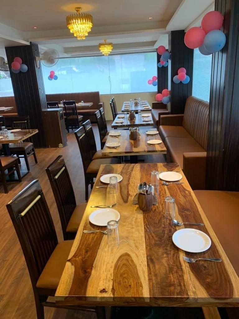 Hotel Opal Plaza Executive Waluj Buzurg エクステリア 写真