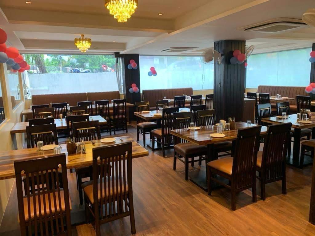 Hotel Opal Plaza Executive Waluj Buzurg エクステリア 写真