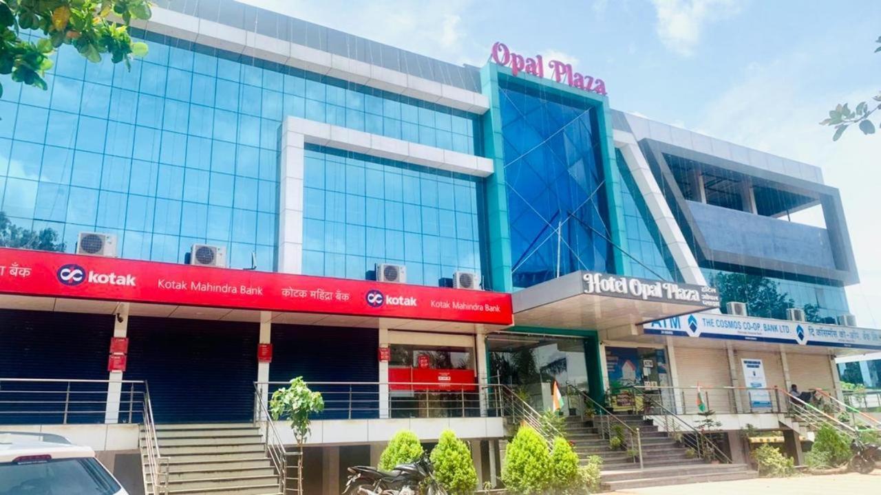 Hotel Opal Plaza Executive Waluj Buzurg エクステリア 写真